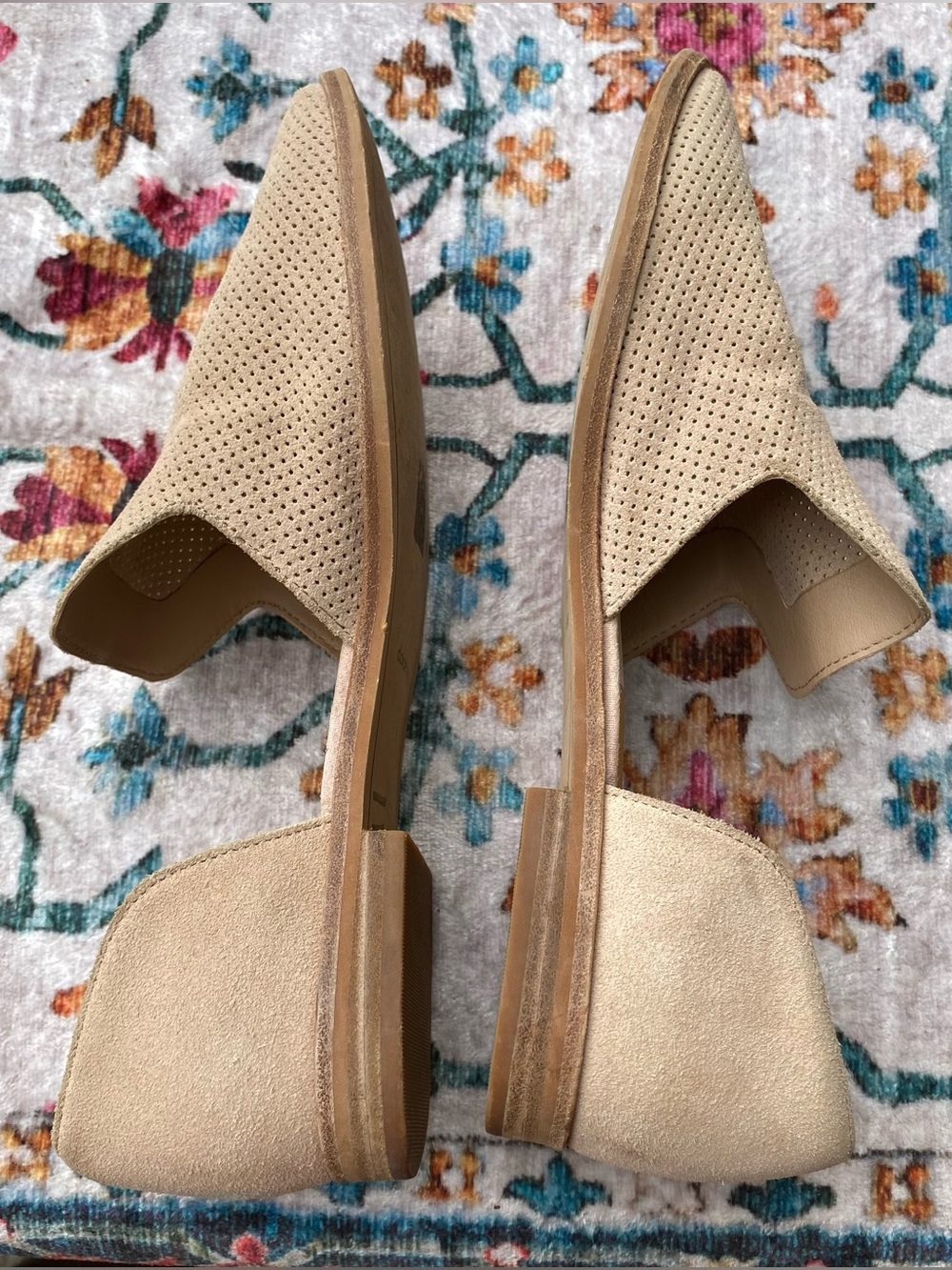 Dolce Vita Perforated Suede-Look Slip-On Loafers in Beige sz9 - Picture 2 of 5